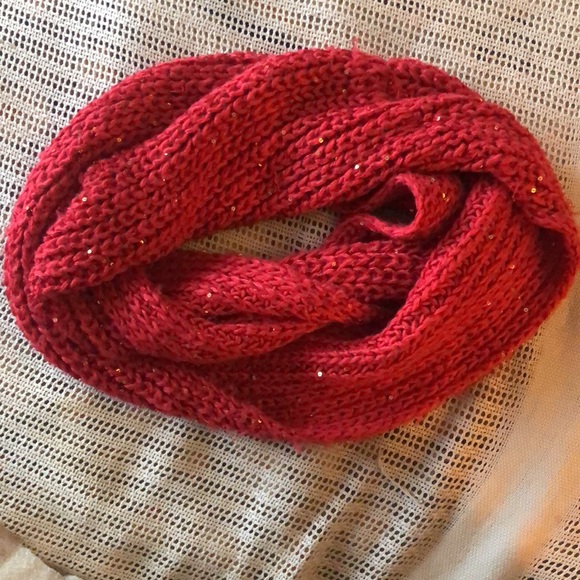 Red infinity scarf 🧣 - Picture 2 of 3